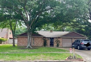 Building Photo - 15811 Oakendell Dr