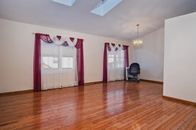 Foto del edificio - 8 Juniper Ct