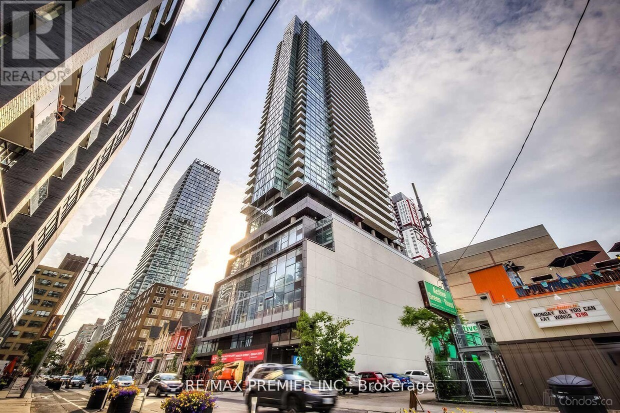 Primary Photo - 290 Adelaide St W