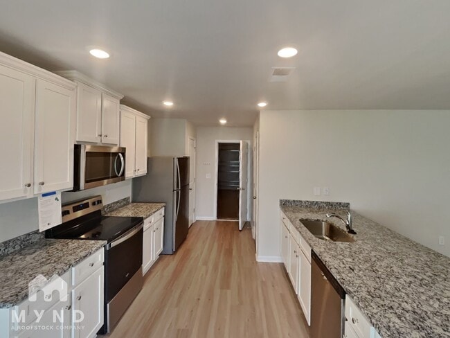 Building Photo - 3322 Brighton Dr