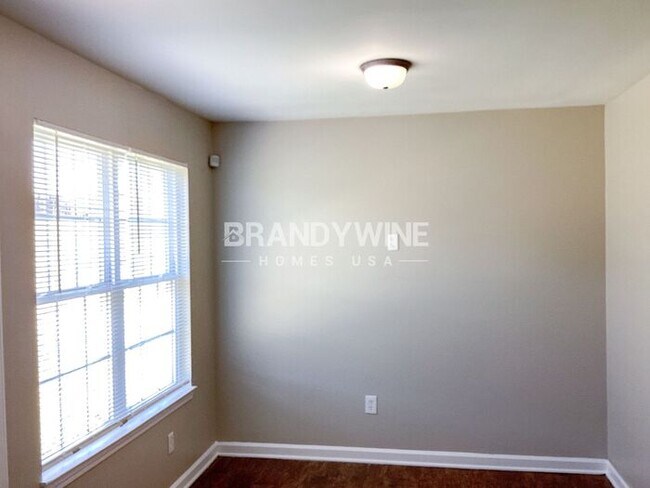 Building Photo - MOVE IN BY August 14th  and RECEIVE $1000 ...