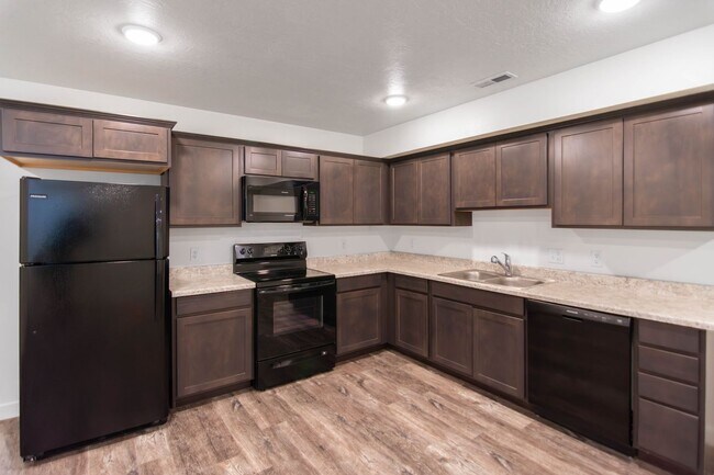 Foto del edificio - Gorgeous 2-Story Townhomes in Colony Farms...