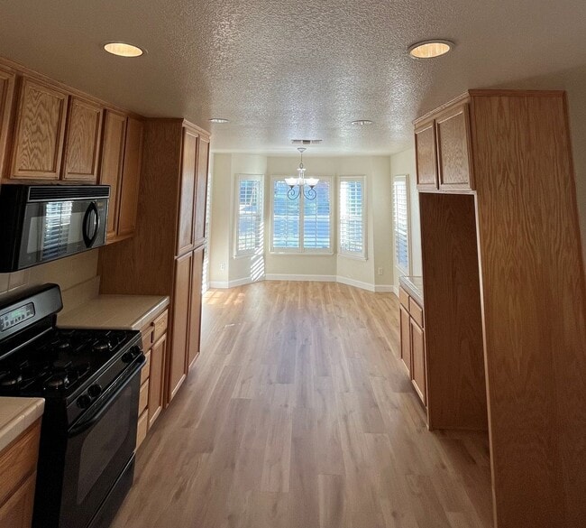 Building Photo - Hard to find Dixon single story home!