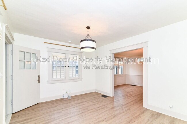 Building Photo - 1028 N Kealing Ave