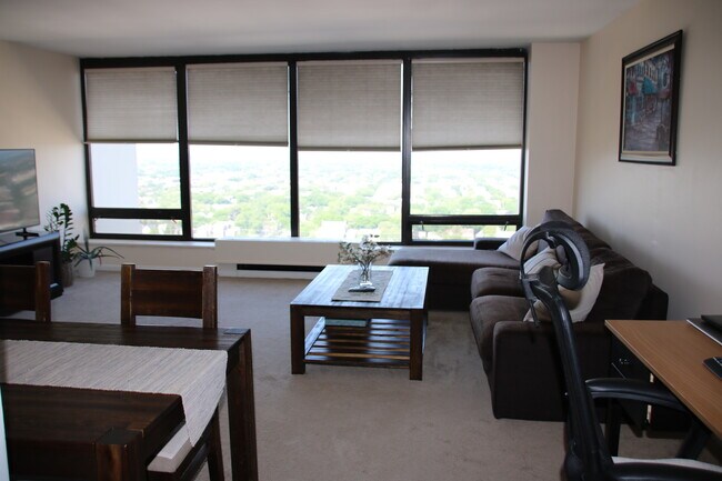 Foto del edificio - 5445 N Sheridan Rd