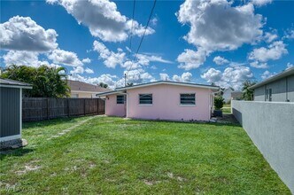 Building Photo - 613 107th Ave N