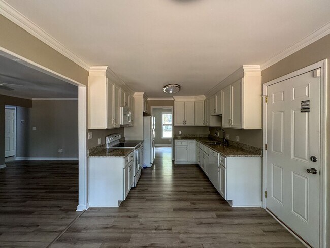 Building Photo - Charming 4 Bed 2 Bath Home in Jack Britt