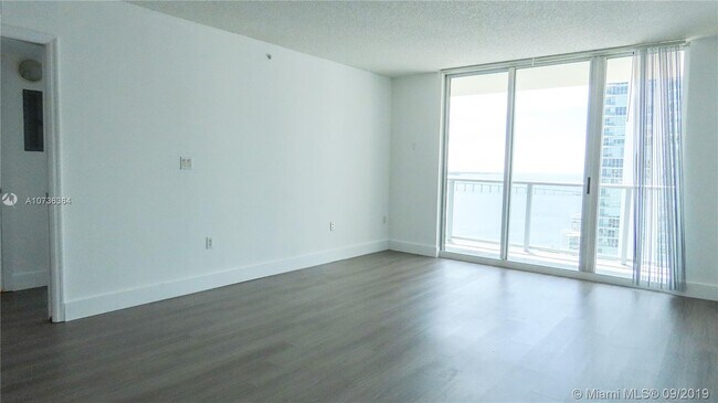 Building Photo - 1155 Brickell Bay Dr