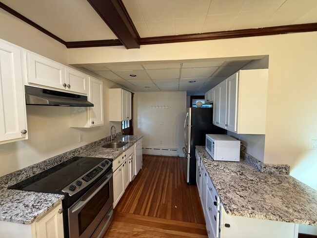 Building Photo - 40 Lincoln Ave