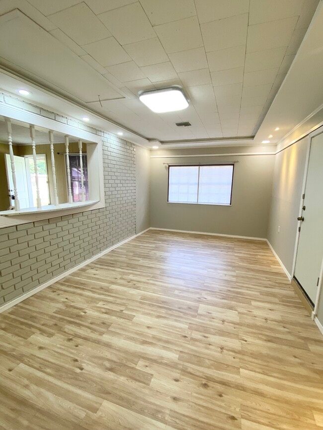 Building Photo - 322 Fontelieu Dr