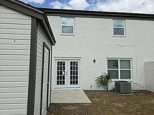 Foto del edificio - 4 Brookwood Cir