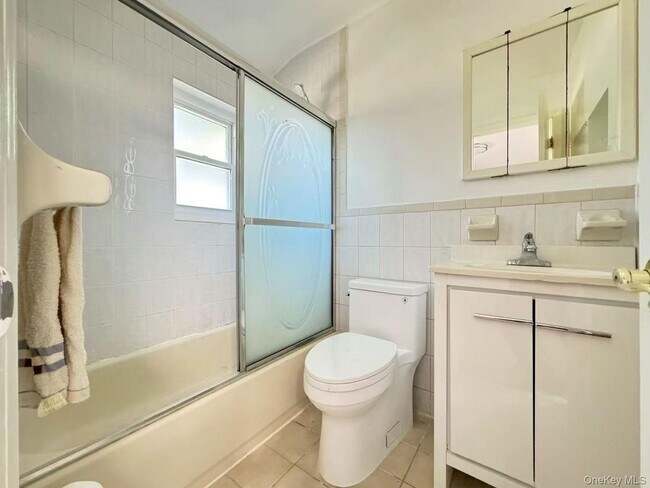 Foto del edificio - 61-09 167th St