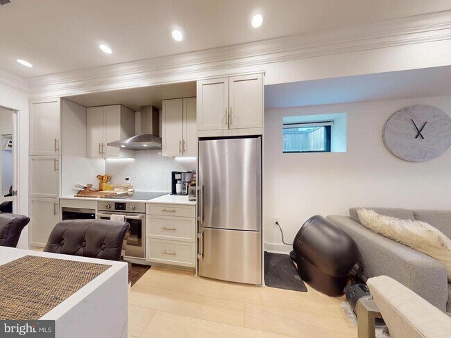 Foto del edificio - 2642 39th St NW