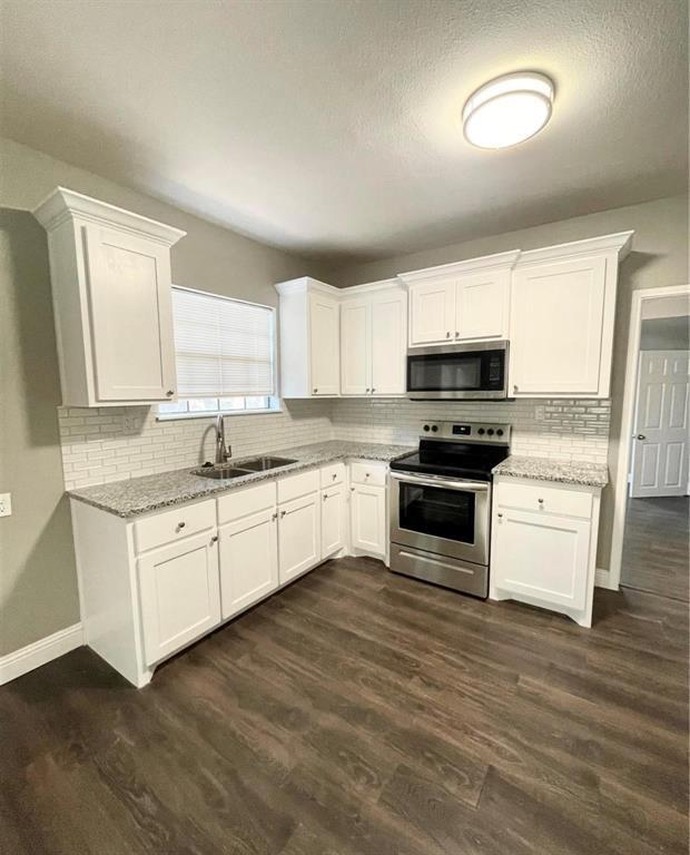 Building Photo - 908 W Waggoman St