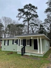 Building Photo - 400 Village Dr