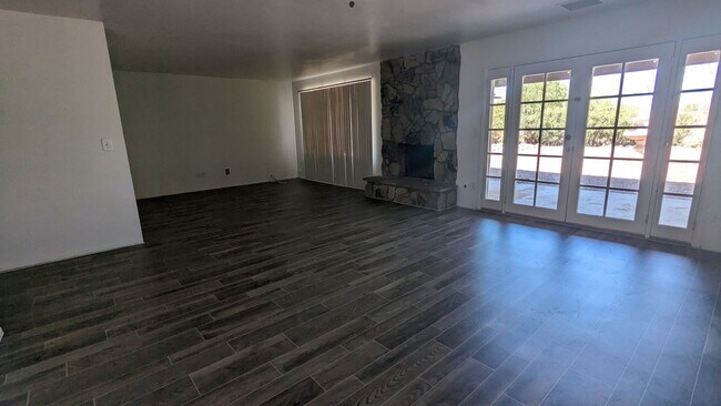 Building Photo - 6801 N Camino De La Tierra