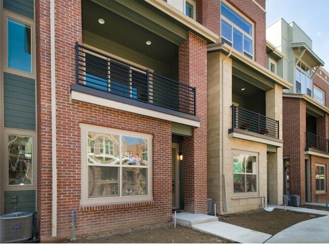Foto del edificio - 523 Primrose Ln