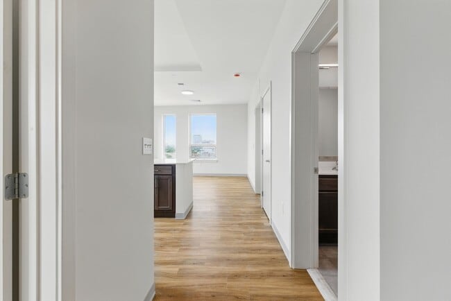 Building Photo - 1002 Tremont St
