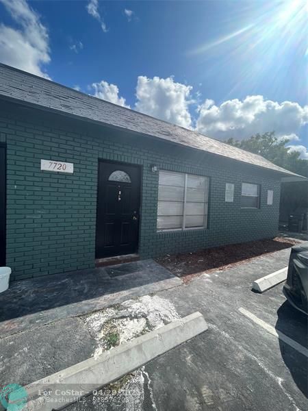 Primary Photo - 7720 SW 10th St