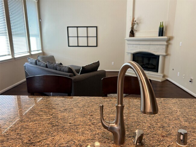 Foto del edificio - 6819 Hunters Trace Ln