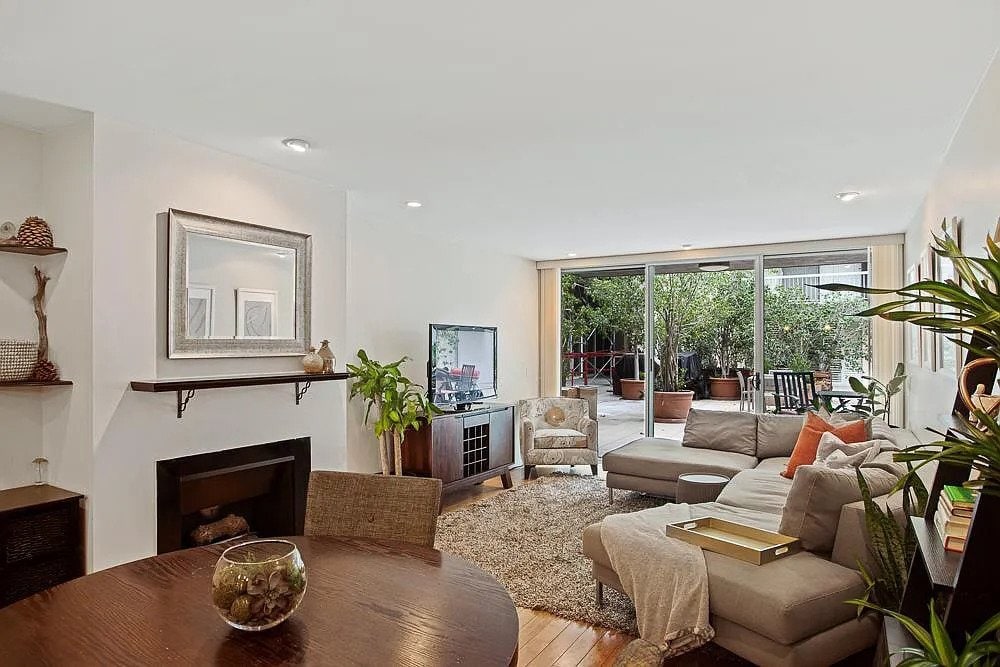 Primary Photo - 1745 Camino Palmero St