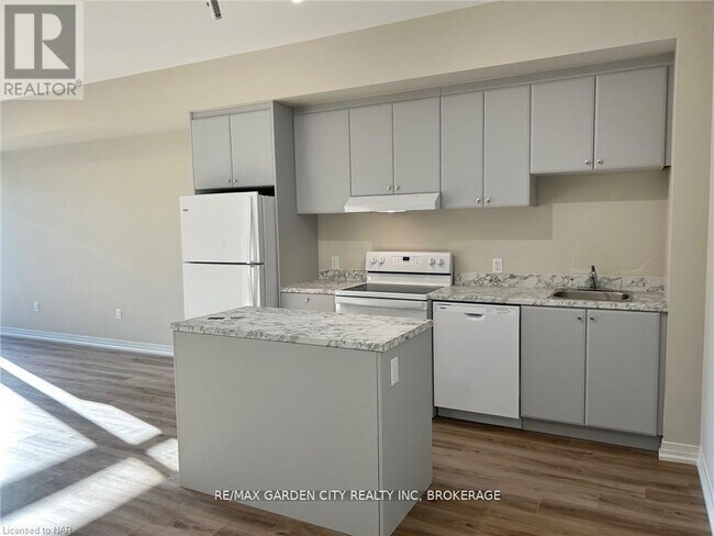 Photo du bâtiment - 50 Herrick Ave