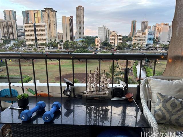 Building Photo - 2333 Kapiolani Blvd