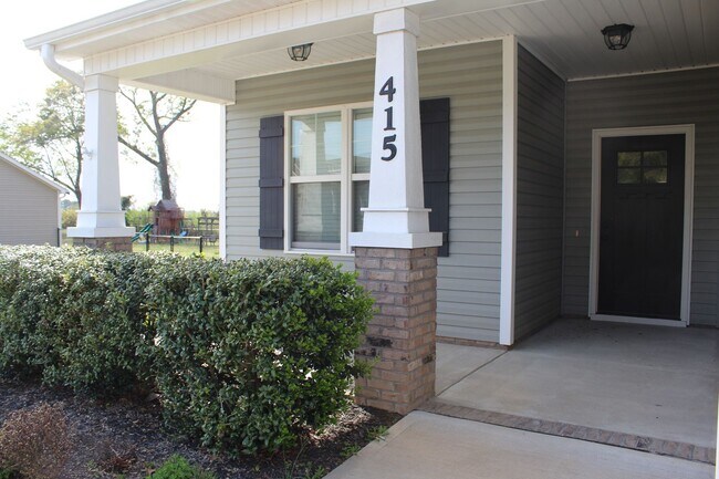 Foto del edificio - 415 Grace's Farm Rd