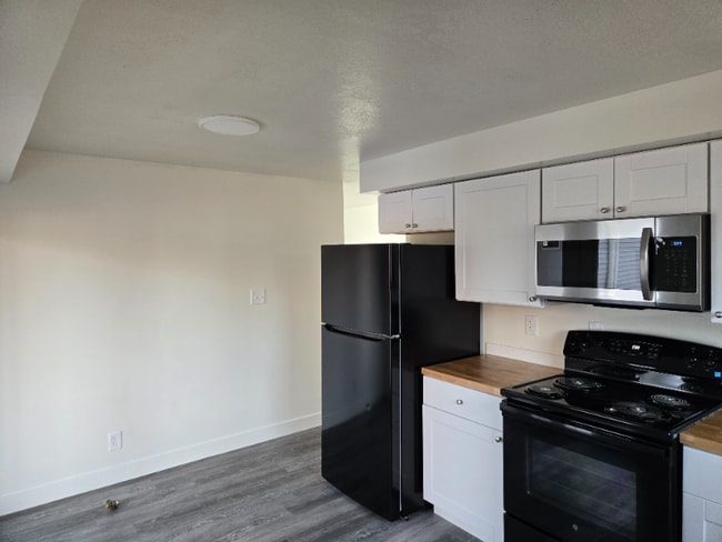 Building Photo - 954 9th St