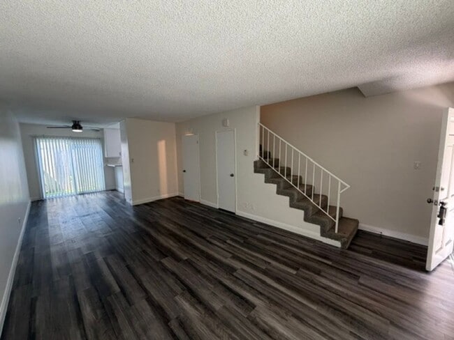 Building Photo - 327 Molino Ave