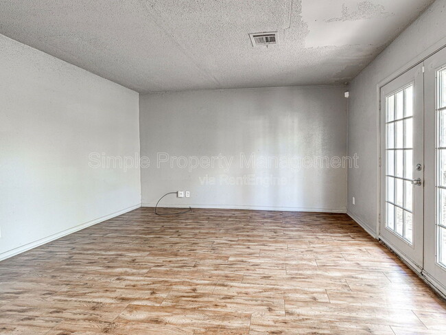 Building Photo - 601 N Wisconsin Ave