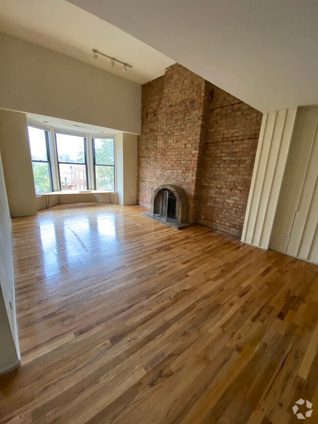 Building Photo - 606 W Surf St