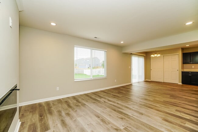 Building Photo - 7428 Willow Leaf Dr