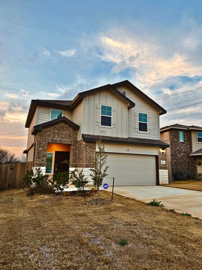 Building Photo - 3011 Lindenwood Run