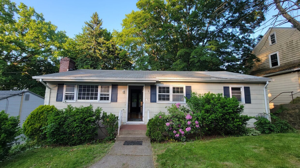 7 Hemlock St, West Haven, CT 06516 House Rental in West Haven, CT