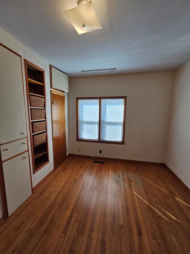 Building Photo - Spacious Home-Benton Stephens Neighborhood