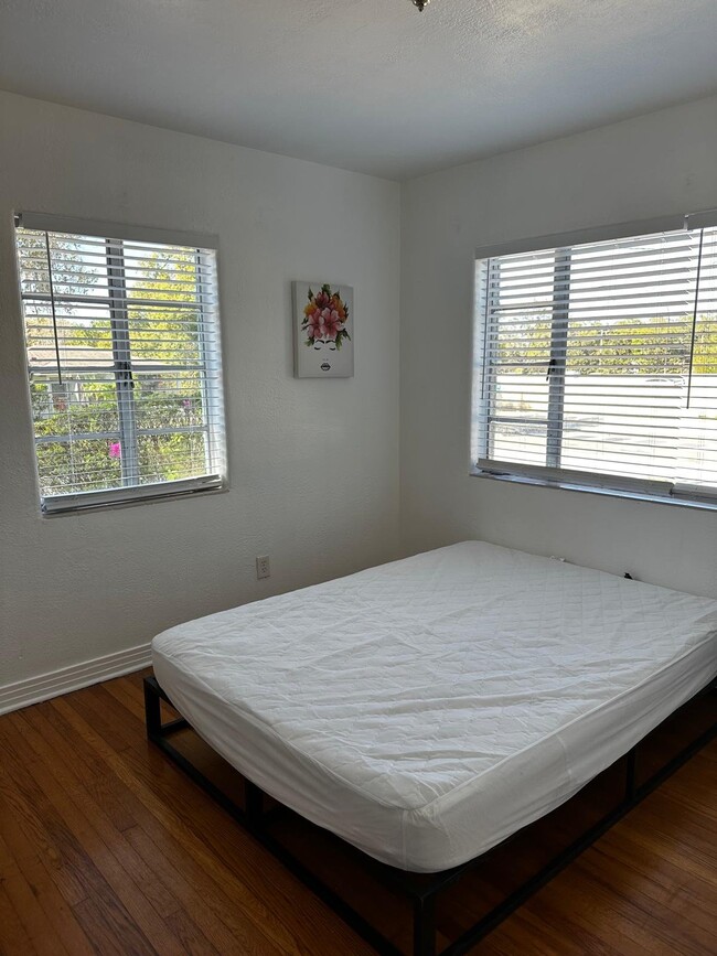 Photo - 2014 Newman St Apartment