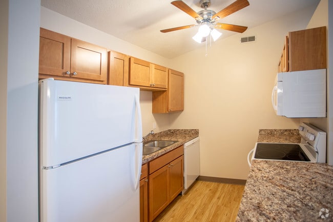 2BR, 1BA - 963 SF - Hermitage Hills Apartments
