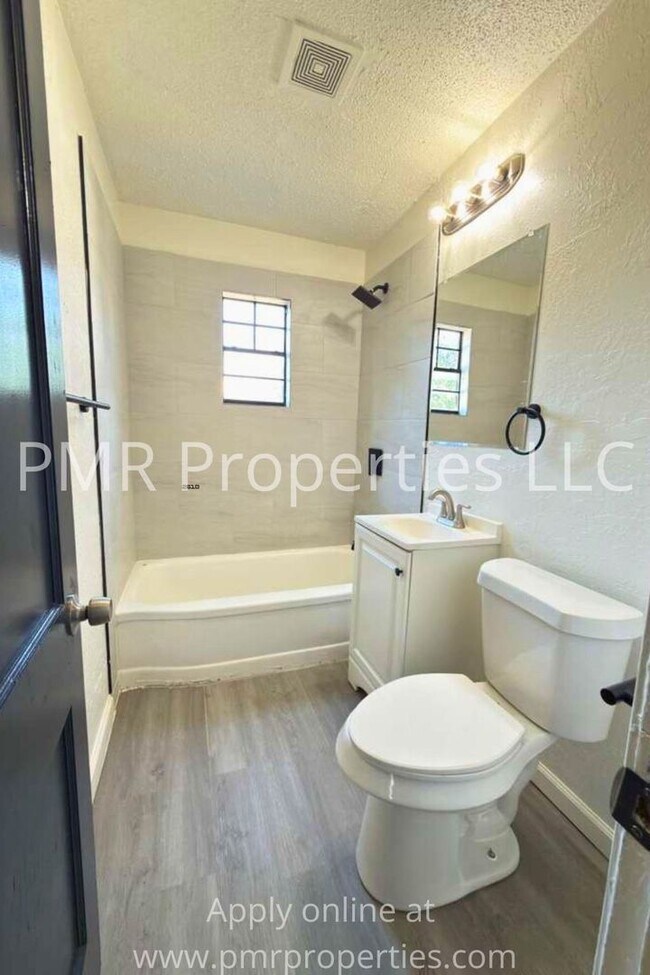 Foto del edificio - 2 Bedroom/ 1 Bathroom House