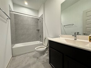 Building Photo - 3322 Silverton Dr