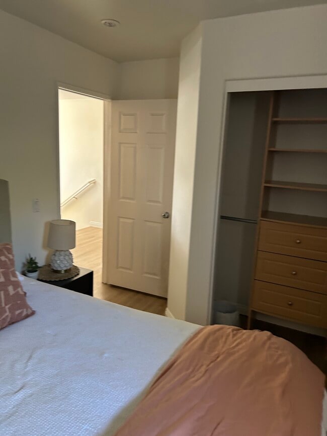 Building Photo - 319 W Shoshone St