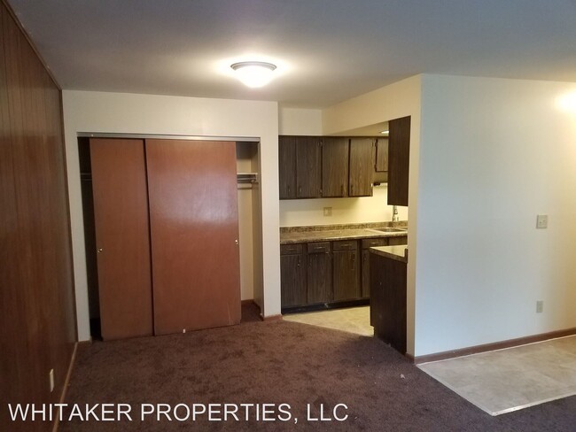 Building Photo - 4843-4865 Northcliff Dr