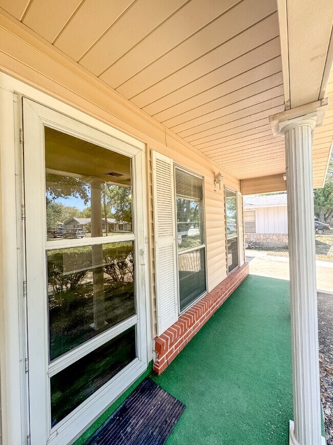 Foto del edificio - Welcome to Your New Rental in West San Antonio