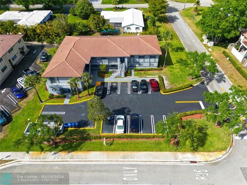 Primary Photo - 10683 Royal Palm Blvd