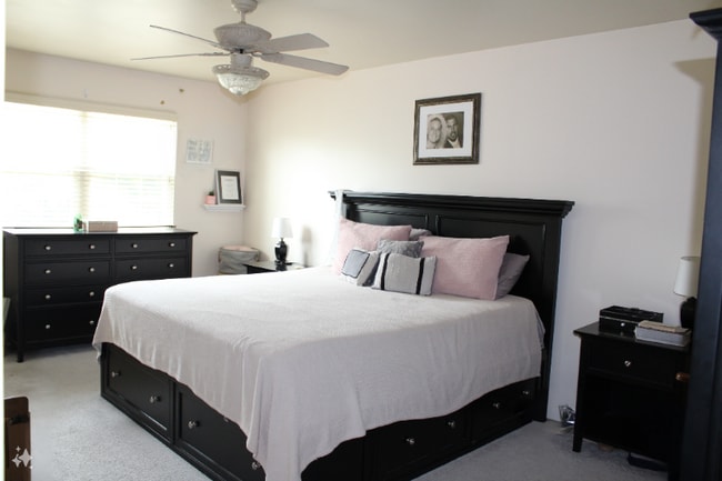 Foto del edificio - 14 Lawson Dr