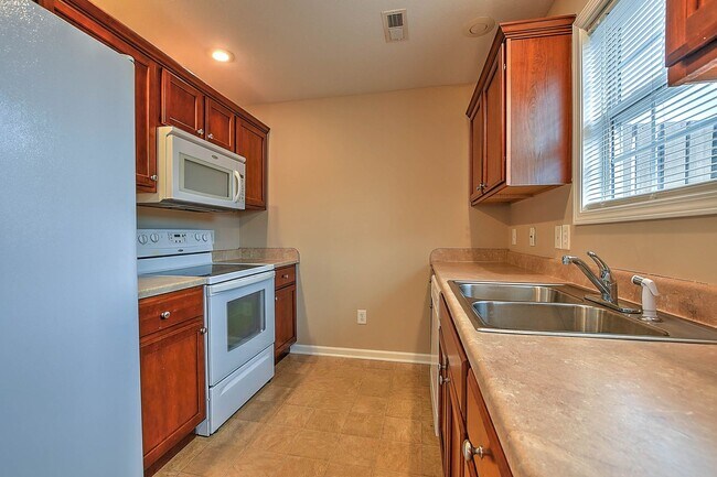 Foto del edificio - 2121 S Greenwood Dr