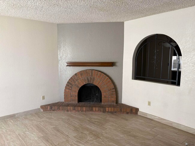 Building Photo - 2155 S 14th Ave