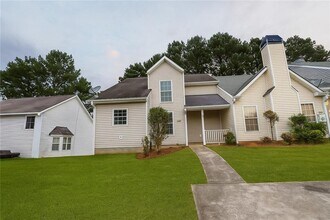 Building Photo - 5923 Dogwood Manor