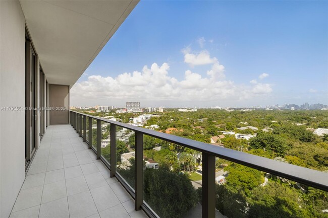 Foto del edificio - 2678 Tigertail Ave