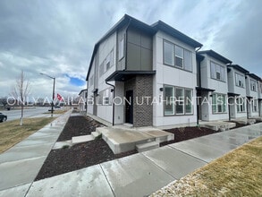 Building Photo - 799 S State Rd